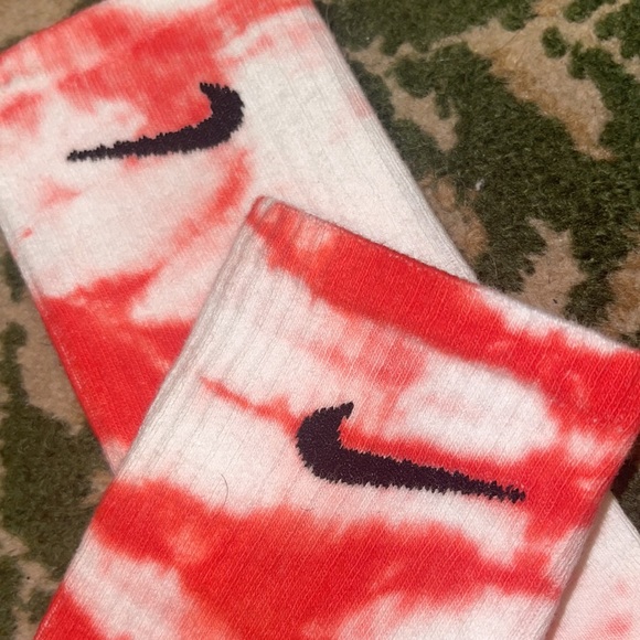 🔥 Nike Women’s Everyday Custom Hand Made Tie Dye Socks (Fire Red/White) 🔥 - Picture 2 of 2